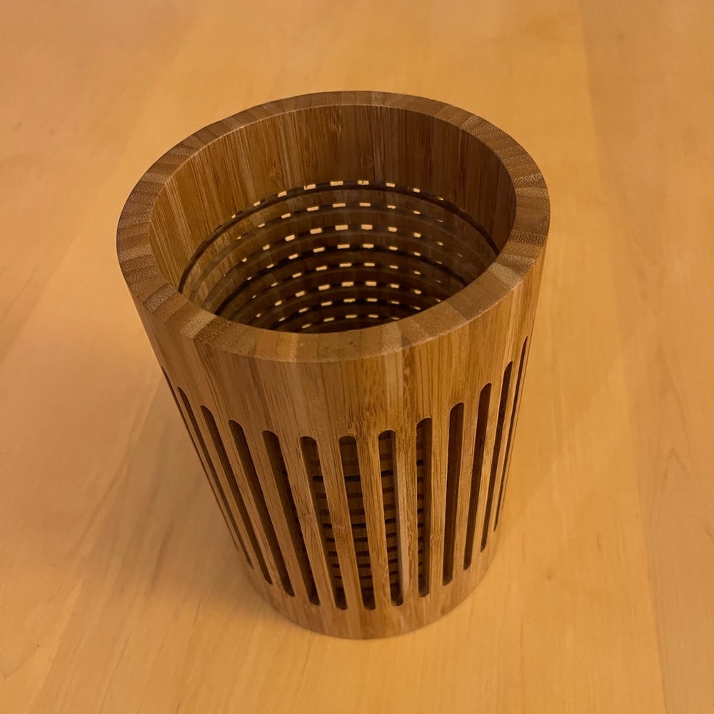 NWOT - TOTALLY BAMBOO -Lattice Kitchen Utensil Holder